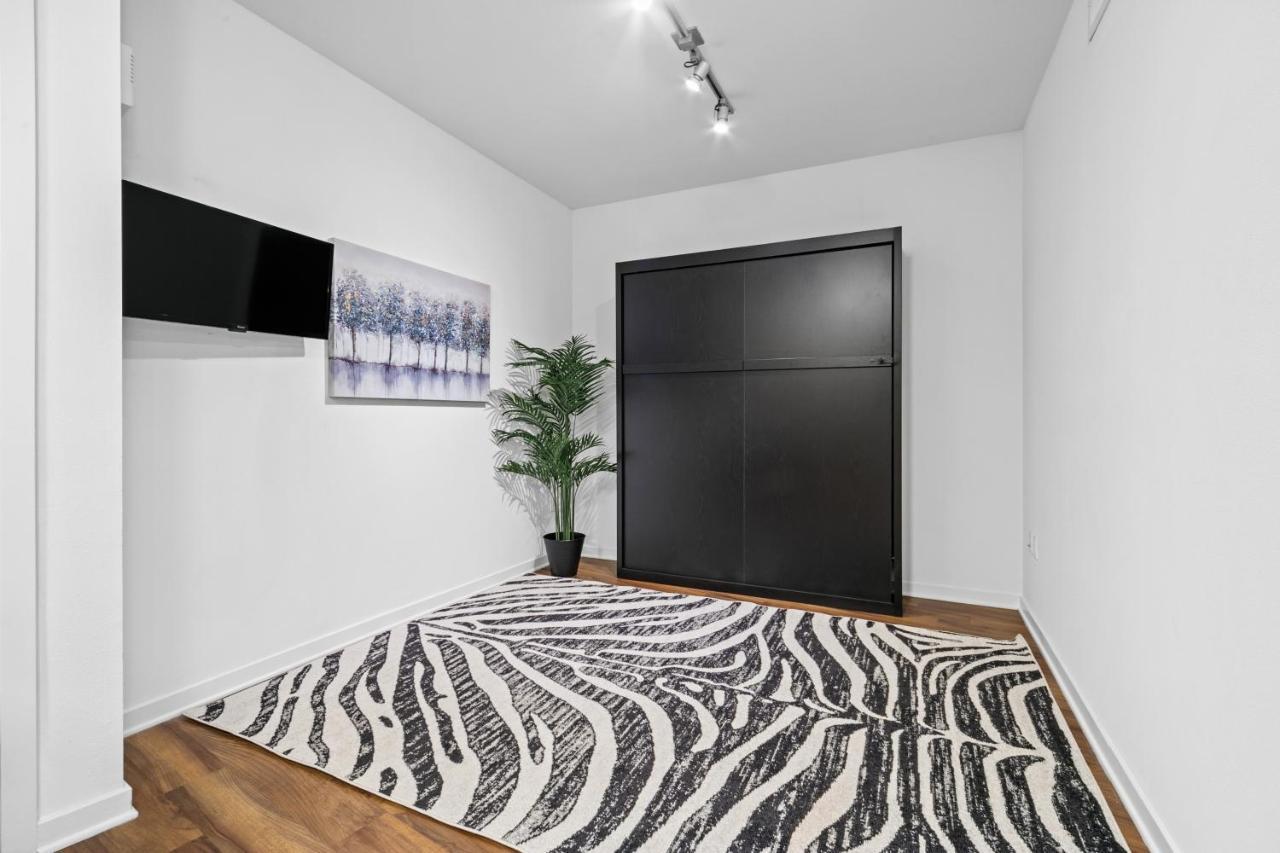 Beverly Grove Chic City Oasis 2 Bedroom Apt With Den 138 ลอสแอนเจลิส ภายนอก รูปภาพ