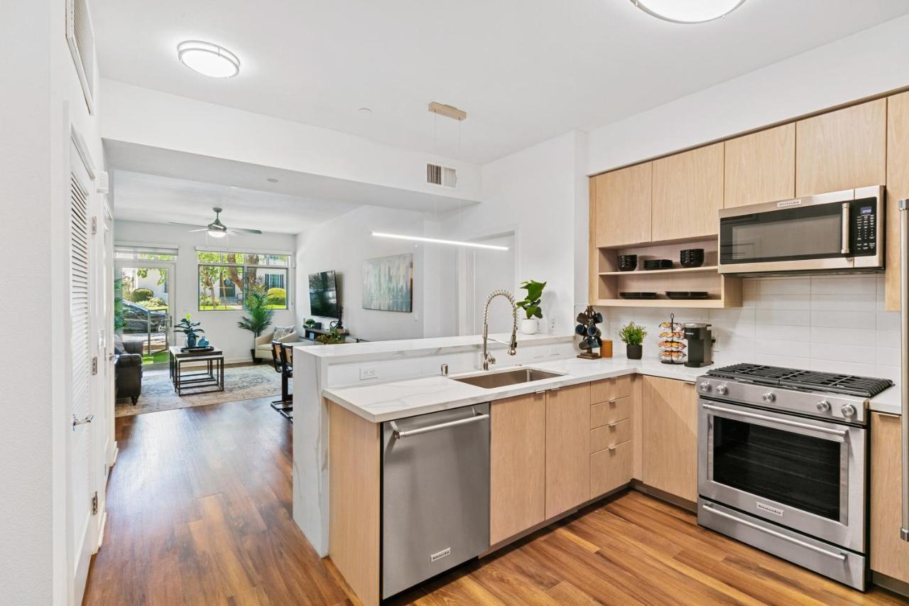 Beverly Grove Chic City Oasis 2 Bedroom Apt With Den 138 ลอสแอนเจลิส ภายนอก รูปภาพ