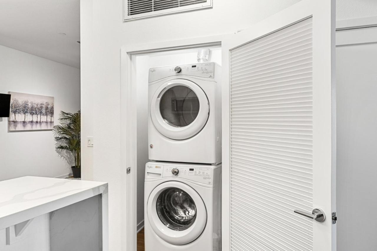 Beverly Grove Chic City Oasis 2 Bedroom Apt With Den 138 ลอสแอนเจลิส ภายนอก รูปภาพ