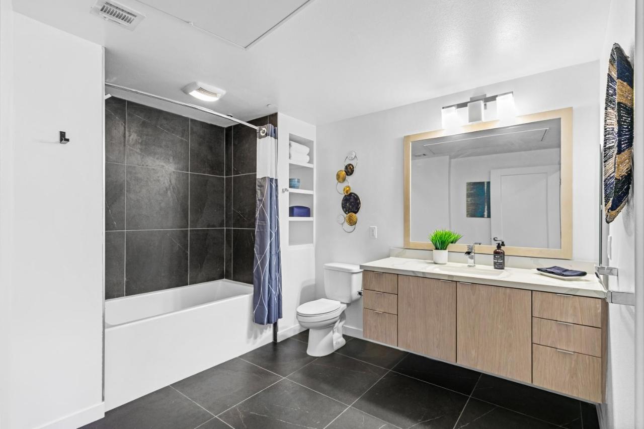 Beverly Grove Chic City Oasis 2 Bedroom Apt With Den 138 ลอสแอนเจลิส ภายนอก รูปภาพ