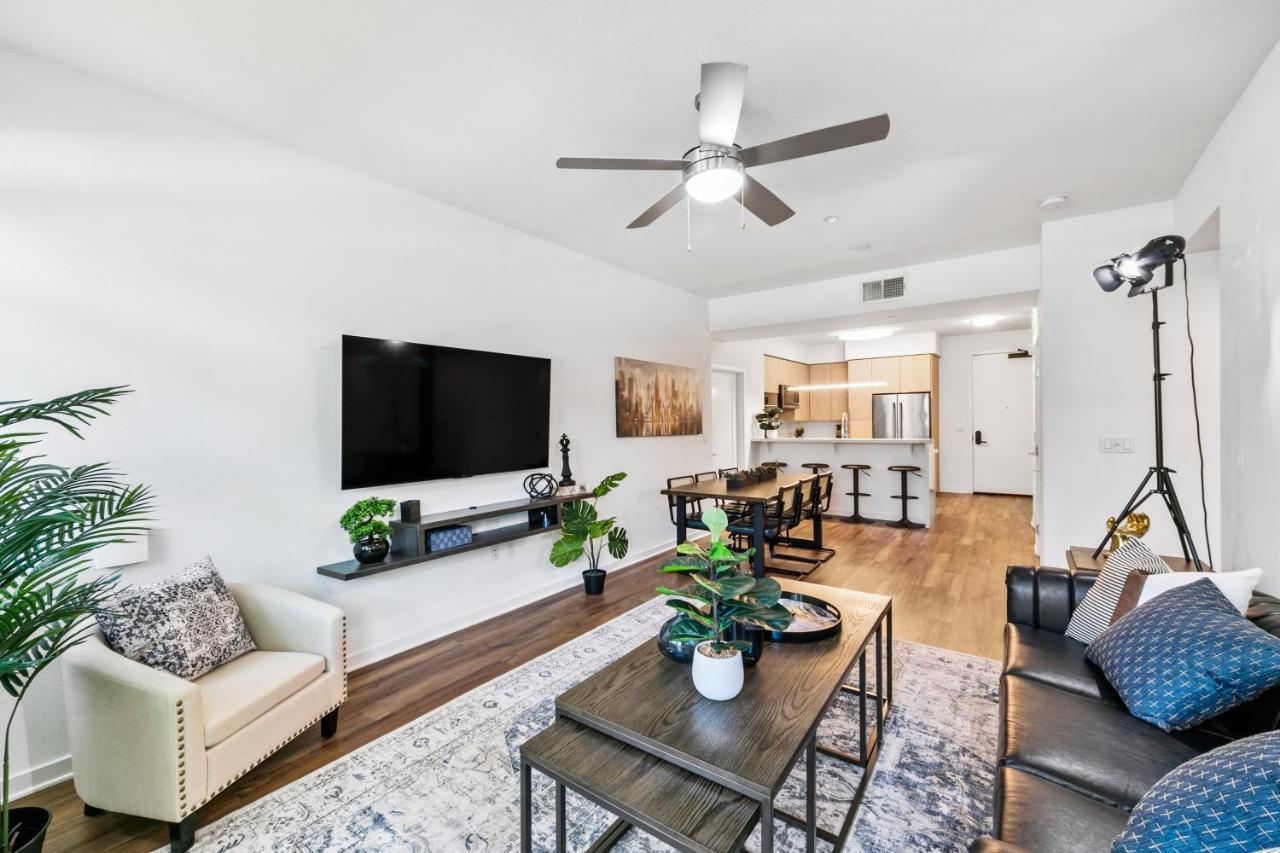 Beverly Grove Chic City Oasis 2 Bedroom Apt With Den 138 ลอสแอนเจลิส ภายนอก รูปภาพ