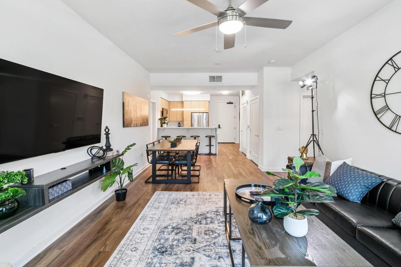 Beverly Grove Chic City Oasis 2 Bedroom Apt With Den 138 ลอสแอนเจลิส ภายนอก รูปภาพ