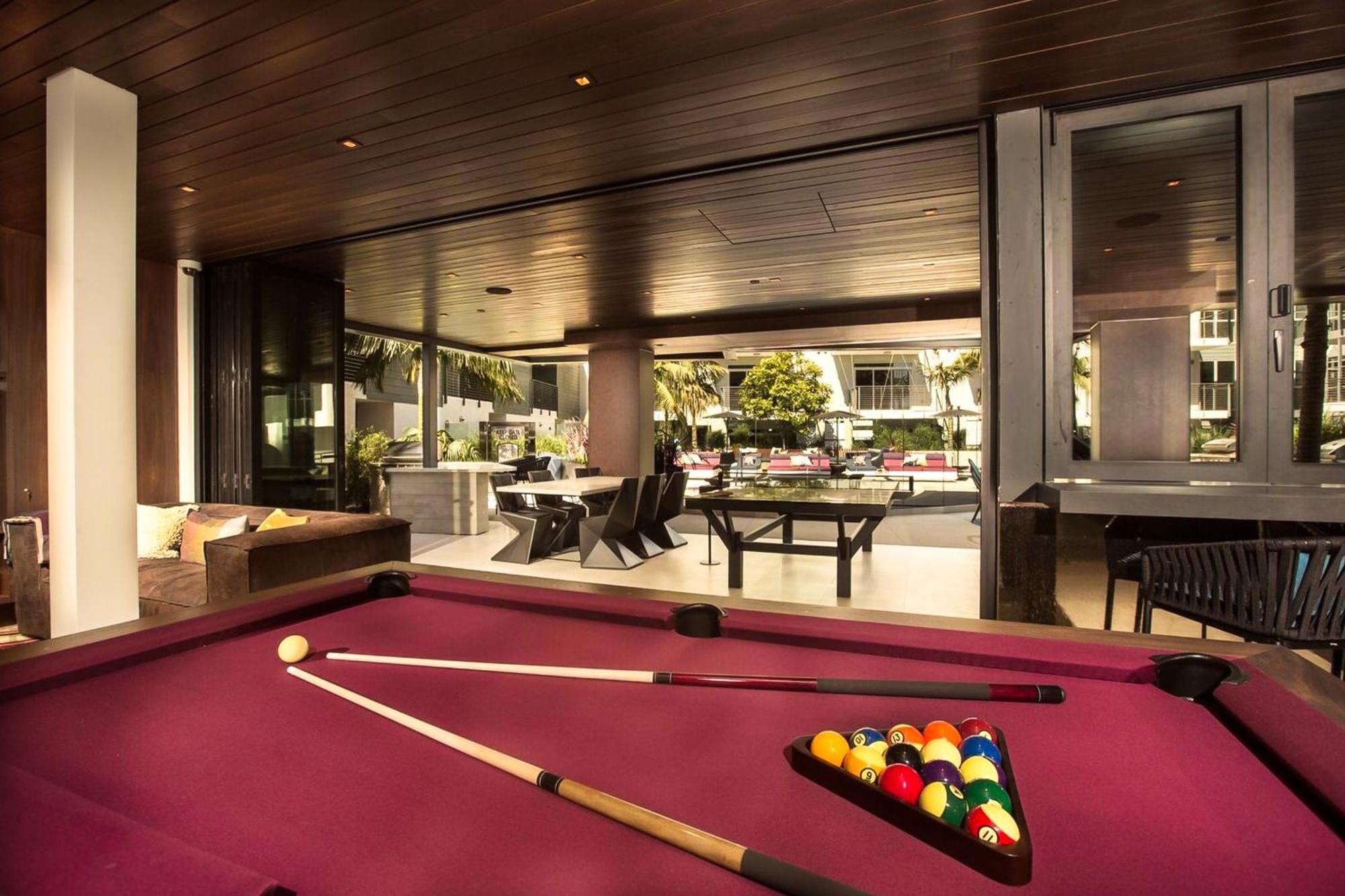 Beverly Grove Chic City Oasis 2 Bedroom Apt With Den 138 ลอสแอนเจลิส ภายนอก รูปภาพ